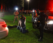 A Polícia Civil do Paraná promoveu na sexta-feira (14) a primeira edição do Curso de Orientação à Imprensa em Áreas de Conflito Armado, em Curitiba. Noções básicas sobre procedimentos policiais em locais de crime, atendimento pré-hospitalar de combate e instrução de tiro foram algumas das disciplinas ministradas no treinamento, que reuniu 20 jornalistas de veículos de comunicação paranaenses.  Curitiba, 17/06/2019  -  Foto: Divulgação Polícia Civil