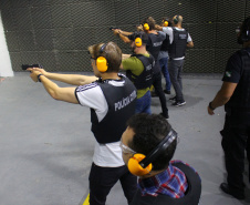 A Polícia Civil do Paraná promoveu na sexta-feira (14) a primeira edição do Curso de Orientação à Imprensa em Áreas de Conflito Armado, em Curitiba. Noções básicas sobre procedimentos policiais em locais de crime, atendimento pré-hospitalar de combate e instrução de tiro foram algumas das disciplinas ministradas no treinamento, que reuniu 20 jornalistas de veículos de comunicação paranaenses.  Curitiba, 17/06/2019  -  Foto: Divulgação Polícia Civil