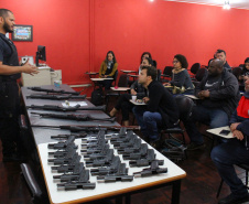 A Polícia Civil do Paraná promoveu na sexta-feira (14) a primeira edição do Curso de Orientação à Imprensa em Áreas de Conflito Armado, em Curitiba. Noções básicas sobre procedimentos policiais em locais de crime, atendimento pré-hospitalar de combate e instrução de tiro foram algumas das disciplinas ministradas no treinamento, que reuniu 20 jornalistas de veículos de comunicação paranaenses.  Curitiba, 17/06/2019  -  Foto: Divulgação Polícia Civil