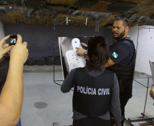 A Polícia Civil do Paraná promoveu na sexta-feira (14) a primeira edição do Curso de Orientação à Imprensa em Áreas de Conflito Armado, em Curitiba. Noções básicas sobre procedimentos policiais em locais de crime, atendimento pré-hospitalar de combate e instrução de tiro foram algumas das disciplinas ministradas no treinamento, que reuniu 20 jornalistas de veículos de comunicação paranaenses.  Curitiba, 17/06/2019  -  Foto: Divulgação Polícia Civil