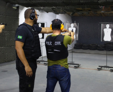A Polícia Civil do Paraná promoveu na sexta-feira (14) a primeira edição do Curso de Orientação à Imprensa em Áreas de Conflito Armado, em Curitiba. Noções básicas sobre procedimentos policiais em locais de crime, atendimento pré-hospitalar de combate e instrução de tiro foram algumas das disciplinas ministradas no treinamento, que reuniu 20 jornalistas de veículos de comunicação paranaenses.  Curitiba, 17/06/2019  -  Foto: Divulgação Polícia Civil