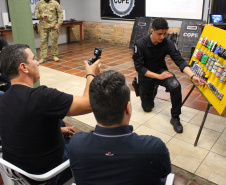 A Polícia Civil do Paraná promoveu na sexta-feira (14) a primeira edição do Curso de Orientação à Imprensa em Áreas de Conflito Armado, em Curitiba. Noções básicas sobre procedimentos policiais em locais de crime, atendimento pré-hospitalar de combate e instrução de tiro foram algumas das disciplinas ministradas no treinamento, que reuniu 20 jornalistas de veículos de comunicação paranaenses.  Curitiba, 17/06/2019  -  Foto: Divulgação Polícia Civil