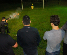 A Polícia Civil do Paraná promoveu na sexta-feira (14) a primeira edição do Curso de Orientação à Imprensa em Áreas de Conflito Armado, em Curitiba. Noções básicas sobre procedimentos policiais em locais de crime, atendimento pré-hospitalar de combate e instrução de tiro foram algumas das disciplinas ministradas no treinamento, que reuniu 20 jornalistas de veículos de comunicação paranaenses.  Curitiba, 17/06/2019  -  Foto: Divulgação Polícia Civil