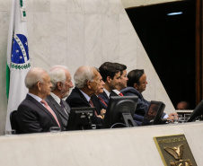 O governador Carlos Massa Ratinho Junior participa da entrega do título de Cidadão Honorário do Paraná ao senador Oriovisto Guimarães, na Assembleia Legislativa do Paraná Curitiba, 17/06/2019 -Foto: Geraldo Bubniak/ANPr