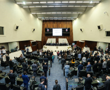 O governador Carlos Massa Ratinho Junior participa da entrega do título de Cidadão Honorário do Paraná ao senador Oriovisto Guimarães, na Assembleia Legislativa do Paraná Curitiba, 17/06/2019 -Foto: Geraldo Bubniak/ANPr