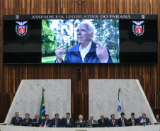 O governador Carlos Massa Ratinho Junior participa da entrega do título de Cidadão Honorário do Paraná ao senador Oriovisto Guimarães, na Assembleia Legislativa do Paraná Curitiba, 17/06/2019 -Foto: Geraldo Bubniak/ANPr