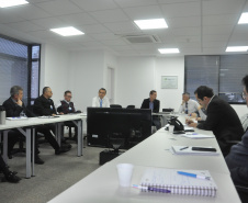 A Fomento Paraná e a Sociedade Garantidora de Crédito SGC Central se reuniram nesta terça, 18, em Curitiba, para trabalhar em uma reaproximação entre as entidades e promover adequações e melhorias para integrar processos e assim ampliar a oferta de crédito para micro e pequenas empresas no estado.  -  Cureitiba, 18/09/2019  -  Foto: Luciano Patzsch - Fomento Paraná