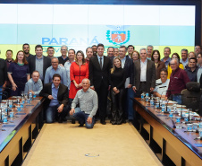 O governador Massa Ratinho Junior recebeu nesta terça-feira (18) chefes de núcleos das regiões de Apucarana, Maringá e Ivaiporã. Foi o segundo encontro de representantes das diversas áreas do governo no Interior com o objetivo de ampliar a integração e alinhar informações sobre programas, ações e resultados dos primeiros meses de gestão.  -  Curitiba, 18/06/2019  -  Foto: Guilherme Flores/Casa Civil