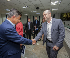 O embaixador de Bangladesh no Brasil, Zulfiqar Rahman, visitou o Porto de Paranaguá nesta terça-feira (18) com o objetivo de conhecer a estrutura e discutir a possibilidade de novos negócios entre o país asiático e os exportadores paranaenses.   -  Paranaguá, 18/06/2019  -  Foto: Cláudio Neves/Portos do Paraná