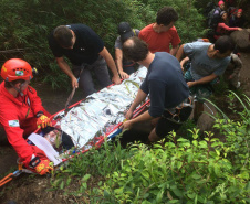 Grupo especializado dos bombeiros atua em busca e salvamento de pessoas em florestas, montanhas ou águas. Foto:Bombeiros Paraná - Grupo de Operações de Socorro Tático - https://www.facebook.com/gost.pr/