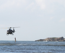 Salvamento em Guaratuba.Guaratuba, .Foto: Arnaldo Alves / AENotícias.