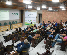  Secretaria de Estado da Saúde promoveu nesta semana a última etapa da capacitação para aprimorar o tratamento da raiva humana, transmitida por animais. O ciclo de treinamento, chamado Atendimento e Profilaxia Antirrábica Humana, terminou na 5ª Regional de Saúde, em Guarapuava. Antes, passou por todas as 22 regionais e contou com a participação de cerca de 1,6 mil profissionais da Atenção Básica e da Vigilância em Saúde. Foto: SESA