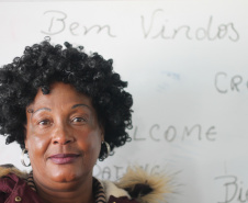 Cresce número de migrantes e refugiados que buscam um recomeço no Paraná. Em 2019, Centro de Informação para Migrantes registrou aumento de 85% nos atendimentos. Na foto, a haitiana Cayo Soeulette. -  Curitiba, 19/06/2019  -  Foto: Divulgação SEJUF