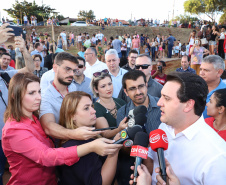 Londrina, no Norte do Paraná, ganhou uma unidade do projeto Arena Multiuso, espaço para atividades esportivas e de recreação, implantado pelo Governo do Estado, em parceria com o município. Instalada no conjunto residencial Vista Bela, a unidade foi entregue à comunidade pelo governador Carlos Massa Ratinho Junior, nesta quinta-feira (20). - Londrina, 20/06/2019 - Foto: Rodrigo Félix Leal/ANPr