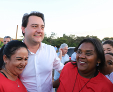 Londrina, no Norte do Paraná, ganhou uma unidade do projeto Arena Multiuso, espaço para atividades esportivas e de recreação, implantado pelo Governo do Estado, em parceria com o município. Instalada no conjunto residencial Vista Bela, a unidade foi entregue à comunidade pelo governador Carlos Massa Ratinho Junior, nesta quinta-feira (20). - Londrina, 20/06/2019 - Foto: Rodrigo Félix Leal/ANPr