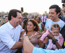 Londrina, no Norte do Paraná, ganhou uma unidade do projeto Arena Multiuso, espaço para atividades esportivas e de recreação, implantado pelo Governo do Estado, em parceria com o município. Instalada no conjunto residencial Vista Bela, a unidade foi entregue à comunidade pelo governador Carlos Massa Ratinho Junior, nesta quinta-feira (20). - Londrina, 20/06/2019 - Foto: Rodrigo Félix Leal/ANPr