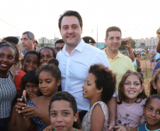 Londrina, no Norte do Paraná, ganhou uma unidade do projeto Arena Multiuso, espaço para atividades esportivas e de recreação, implantado pelo Governo do Estado, em parceria com o município. Instalada no conjunto residencial Vista Bela, a unidade foi entregue à comunidade pelo governador Carlos Massa Ratinho Junior, nesta quinta-feira (20). - Londrina, 20/06/2019 - Foto: Rodrigo Félix Leal/ANPr