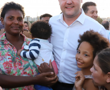 Londrina, no Norte do Paraná, ganhou uma unidade do projeto Arena Multiuso, espaço para atividades esportivas e de recreação, implantado pelo Governo do Estado, em parceria com o município. Instalada no conjunto residencial Vista Bela, a unidade foi entregue à comunidade pelo governador Carlos Massa Ratinho Junior, nesta quinta-feira (20). - Londrina, 20/06/2019 - Foto: Rodrigo Félix Leal/ANPr