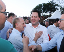 Londrina, no Norte do Paraná, ganhou uma unidade do projeto Arena Multiuso, espaço para atividades esportivas e de recreação, implantado pelo Governo do Estado, em parceria com o município. Instalada no conjunto residencial Vista Bela, a unidade foi entregue à comunidade pelo governador Carlos Massa Ratinho Junior, nesta quinta-feira (20). - Londrina, 20/06/2019 - Foto: Rodrigo Félix Leal/ANPr