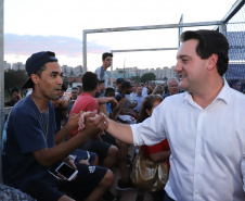 Londrina, no Norte do Paraná, ganhou uma unidade do projeto Arena Multiuso, espaço para atividades esportivas e de recreação, implantado pelo Governo do Estado, em parceria com o município. Instalada no conjunto residencial Vista Bela, a unidade foi entregue à comunidade pelo governador Carlos Massa Ratinho Junior, nesta quinta-feira (20). - Londrina, 20/06/2019 - Foto: Rodrigo Félix Leal/ANPr