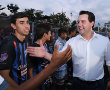 Londrina, no Norte do Paraná, ganhou uma unidade do projeto Arena Multiuso, espaço para atividades esportivas e de recreação, implantado pelo Governo do Estado, em parceria com o município. Instalada no conjunto residencial Vista Bela, a unidade foi entregue à comunidade pelo governador Carlos Massa Ratinho Junior, nesta quinta-feira (20). - Londrina, 20/06/2019 - Foto: Rodrigo Félix Leal/ANPr