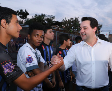 Londrina, no Norte do Paraná, ganhou uma unidade do projeto Arena Multiuso, espaço para atividades esportivas e de recreação, implantado pelo Governo do Estado, em parceria com o município. Instalada no conjunto residencial Vista Bela, a unidade foi entregue à comunidade pelo governador Carlos Massa Ratinho Junior, nesta quinta-feira (20). - Londrina, 20/06/2019 - Foto: Rodrigo Félix Leal/ANPr