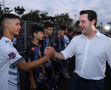 Londrina, no Norte do Paraná, ganhou uma unidade do projeto Arena Multiuso, espaço para atividades esportivas e de recreação, implantado pelo Governo do Estado, em parceria com o município. Instalada no conjunto residencial Vista Bela, a unidade foi entregue à comunidade pelo governador Carlos Massa Ratinho Junior, nesta quinta-feira (20). - Londrina, 20/06/2019 - Foto: Rodrigo Félix Leal/ANPr