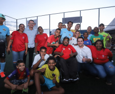 Londrina, no Norte do Paraná, ganhou uma unidade do projeto Arena Multiuso, espaço para atividades esportivas e de recreação, implantado pelo Governo do Estado, em parceria com o município. Instalada no conjunto residencial Vista Bela, a unidade foi entregue à comunidade pelo governador Carlos Massa Ratinho Junior, nesta quinta-feira (20). - Londrina, 20/06/2019 - Foto: Rodrigo Félix Leal/ANPr