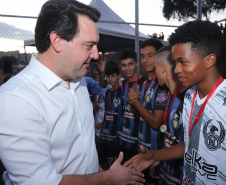 Londrina, no Norte do Paraná, ganhou uma unidade do projeto Arena Multiuso, espaço para atividades esportivas e de recreação, implantado pelo Governo do Estado, em parceria com o município. Instalada no conjunto residencial Vista Bela, a unidade foi entregue à comunidade pelo governador Carlos Massa Ratinho Junior, nesta quinta-feira (20). - Londrina, 20/06/2019 - Foto: Rodrigo Félix Leal/ANPr