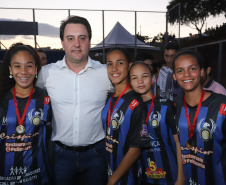 Londrina, no Norte do Paraná, ganhou uma unidade do projeto Arena Multiuso, espaço para atividades esportivas e de recreação, implantado pelo Governo do Estado, em parceria com o município. Instalada no conjunto residencial Vista Bela, a unidade foi entregue à comunidade pelo governador Carlos Massa Ratinho Junior, nesta quinta-feira (20). - Londrina, 20/06/2019 - Foto: Rodrigo Félix Leal/ANPr