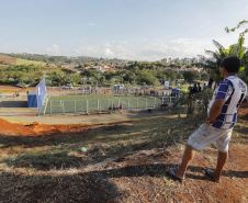 Londrina, no Norte do Paraná, ganhou uma unidade do projeto Arena Multiuso, espaço para atividades esportivas e de recreação, implantado pelo Governo do  Estado, em parceria com o município. Instalada no conjunto residencial Vista Bela, a unidade foi entregue à comunidade pelo governador Carlos Massa Ratinho Junior, nesta quinta-feira (20).  -  Londrina, 20/06/2019  -  Foto: Arnaldo Alves/ANPr