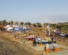 Londrina, no Norte do Paraná, ganhou uma unidade do projeto Arena Multiuso, espaço para atividades esportivas e de recreação, implantado pelo Governo do  Estado, em parceria com o município. Instalada no conjunto residencial Vista Bela, a unidade foi entregue à comunidade pelo governador Carlos Massa Ratinho Junior, nesta quinta-feira (20).  -  Londrina, 20/06/2019  -  Foto: Arnaldo Alves/ANPr