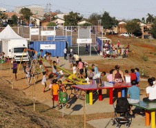 Londrina, no Norte do Paraná, ganhou uma unidade do projeto Arena Multiuso, espaço para atividades esportivas e de recreação, implantado pelo Governo do  Estado, em parceria com o município. Instalada no conjunto residencial Vista Bela, a unidade foi entregue à comunidade pelo governador Carlos Massa Ratinho Junior, nesta quinta-feira (20).  -  Londrina, 20/06/2019  -  Foto: Arnaldo Alves/ANPr