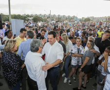 Londrina, no Norte do Paraná, ganhou uma unidade do projeto Arena Multiuso, espaço para atividades esportivas e de recreação, implantado pelo Governo do  Estado, em parceria com o município. Instalada no conjunto residencial Vista Bela, a unidade foi entregue à comunidade pelo governador Carlos Massa Ratinho Junior, nesta quinta-feira (20).  -  Londrina, 20/06/2019  -  Foto: Arnaldo Alves/ANPr