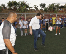 Londrina, no Norte do Paraná, ganhou uma unidade do projeto Arena Multiuso, espaço para atividades esportivas e de recreação, implantado pelo Governo do  Estado, em parceria com o município. Instalada no conjunto residencial Vista Bela, a unidade foi entregue à comunidade pelo governador Carlos Massa Ratinho Junior, nesta quinta-feira (20).  -  Londrina, 20/06/2019  -  Foto: Arnaldo Alves/ANPr