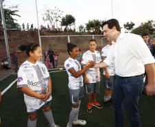 Londrina, no Norte do Paraná, ganhou uma unidade do projeto Arena Multiuso, espaço para atividades esportivas e de recreação, implantado pelo Governo do  Estado, em parceria com o município. Instalada no conjunto residencial Vista Bela, a unidade foi entregue à comunidade pelo governador Carlos Massa Ratinho Junior, nesta quinta-feira (20).  -  Londrina, 20/06/2019  -  Foto: Arnaldo Alves/ANPr