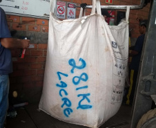 Estudantes que participam da Escola Prática Educativa de Trânsito (EPET) na cidade de Ponta Grossa arrecadaram mais de 280 quilos de lacres de latas de alumínio para trocar por cadeiras de rodas. Duas cadeiras foram entregues no início de junho ao município, e uma terceira cadeira de rodas foi cedida ao Hospital de Caridade Dona Darcy Vargas, no município de Rebouças.Foto: Divulgação/DER