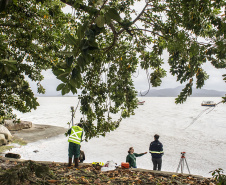 A empresa pública Portos do Paraná está fazendo o levantamento topográfico do terminal Público Barão de Tefé, localizado no município de Antonina. O estudo, uma iniciativa própria, pode servir de parâmetro para empresas que futuramente tenham interesse em investir na área.   -  Antonina, 26/06/2019  -  Foto: Cláudio Neves/Portos do Paraná