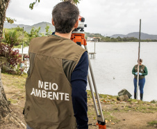 A empresa pública Portos do Paraná está fazendo o levantamento topográfico do terminal Público Barão de Tefé, localizado no município de Antonina. O estudo, uma iniciativa própria, pode servir de parâmetro para empresas que futuramente tenham interesse em investir na área.   -  Antonina, 26/06/2019  -  Foto: Cláudio Neves/Portos do Paraná