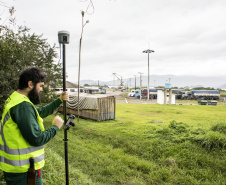 A empresa pública Portos do Paraná está fazendo o levantamento topográfico do terminal Público Barão de Tefé, localizado no município de Antonina. O estudo, uma iniciativa própria, pode servir de parâmetro para empresas que futuramente tenham interesse em investir na área.   -  Antonina, 26/06/2019  -  Foto: Cláudio Neves/Portos do Paraná