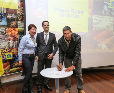 O vice-governador Darci Piana e o secretário estadual da Agricultura e do Abastecimento, Norberto Ortigara, participam nesta quinta-feira (27),  em Curitiba, do lançamento do Plano Safra 2019/2020