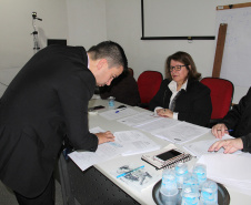 A Secretaria de Estado da Administração e da Previdência promoveu nesta quinta-feira (27) uma audiência para contratação emergencial da nova gestora da manutenção dos veículos do Estado.   -  Curitiba, 27/06/2019  -  Foto:  Carlos Winnikes 