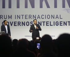 O governador Carlos Massa Ratinho Junior lançou nesta quinta-feira (27), em Foz do Iguaçu, durante o fórum internacional de inovação ThinkinG, o Paraná Inteligência Artificial (PIÁ). É o primeiro programa de inteligência artificial do Brasil focado na prestação de serviços à população. Foto: Jaelson Lucas/ANPr