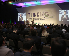 O governador Carlos Massa Ratinho Junior lançou nesta quinta-feira (27), em Foz do Iguaçu, durante o fórum internacional de inovação ThinkinG, o Paraná Inteligência Artificial (PIÁ). É o primeiro programa de inteligência artificial do Brasil focado na prestação de serviços à população.  Foto: Jaelson Lucas/ANPr