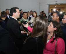 O governador Carlos Massa Ratinho Junior lançou nesta quinta-feira (27), em Foz do Iguaçu, durante o fórum internacional de inovação ThinkinG, o Paraná Inteligência Artificial (PIÁ). É o primeiro programa de inteligência artificial do Brasil focado na prestação de serviços à população. Foto: Jaelson Lucas/ANPr