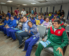 Encerrando as atividades do primeiro semestre do Porto Escola, a equipe da Diretoria de Meio Ambiente da Portos do Paraná recebeu nesta quinta-feira (27) 160 alunos com necessidades especiais da Escola Municipal Eva Cavani, de Paranaguá.  -  Curitiba, 27/06/2019  -  Foto: Cládio Neves/Portos do Paraná