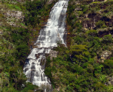 Localizado no município de Tibagi, a 200 km de Curitiba, o Parque Estadual do Guartelá abrange uma área de 798,97 hectares em meio à vegetação nativa, quedas d’água, corredeiras, formações areníticas, vales, inscrições rupestres de aproximadamente sete mil anos.Foto: Denis Ferreira Netto/SEDEST