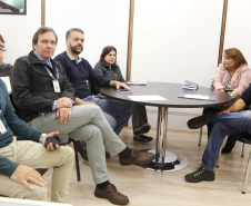Representantes da Fundação Nacional de Saúde (Funasa) estiveram nesta semana no Paraná para conhecer o programa de saneamento rural da Sanepar, que pode ser considerado referência devido aos resultados apresentados. Na foto,  Equipe da Funasa com técnicos de saneamento rural, em Curitiba   -  Curitiba, 28/06/2019  -  Foto: Divulgação Sanepar
