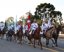 O governador Carlos Massa Ratinho Junior e o presidente em exercício Hamilton Mourão receberam nesta sexta-feira (28) a medalha Heróis da Cavalaria, da Polícia Montada Coronel Dulcídio. A condecoração foi entregue na cerimônia, em Curitiba, que comemora os 140 anos do regimento, que é a unidade mais antiga da Polícia Militar do Paraná.  -  Curitiba, 28/06/2019  -  Foto: José Fernando Ogura/ANPr