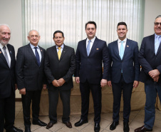 O governador Carlos Massa Ratinho Junior e o presidente em exercício Hamilton Mourão receberam nesta sexta-feira (28) a medalha Heróis da Cavalaria, da Polícia Montada Coronel Dulcídio. A condecoração foi entregue na cerimônia, em Curitiba, que comemora os 140 anos do regimento, que é a unidade mais antiga da Polícia Militar do Paraná.  -  Curitiba, 28/06/2019  -  Foto: José Fernando Ogura/ANPr